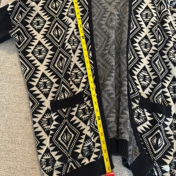 Forever 21 Monochrome Knit Cardigan Boho Aztec - Picture 10 of 13